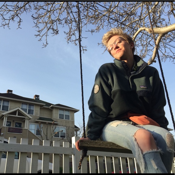 Meet your Poshers, Tara & Pete - Picture 4 of 8